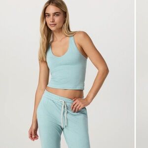 VUORI CROP TANK TOP SIZE LARGE NWT